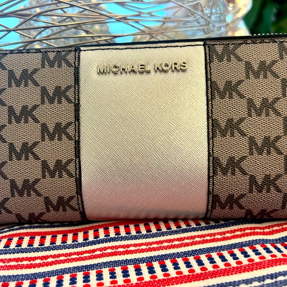 Michael Kors Silver/Gray Wallet.  8.5in x 4in - Picture 1 of 7